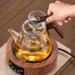 Glazen theepot met filter en houten handgreep