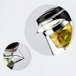 Glazen theepot met filter en kopjes