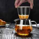Glazen theepot met filter van borosilicaatglas
