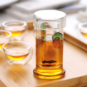 Glazen theepot met infuser en fruitdecor