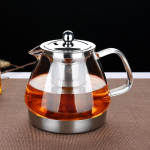 Glazen theepot met infuser in het midden
