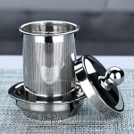 Glazen theepot met infuser in het midden