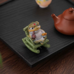 Gouden pad als tea pet van hars
