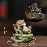 Gouden pad als tea pet van hars