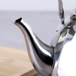 Gouden RVS waterkoker met uitneembaar theefilter
