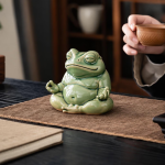 Groene kikker tea pet van geglazuurd keramiek
