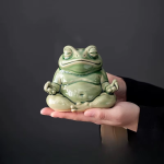 Groene kikker tea pet van geglazuurd keramiek — 11,5 × 10 cm