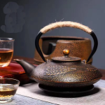 Japanse gietijzeren theepot 900 ml — Gouden bladeren
