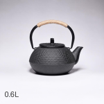 Japanse gietijzeren theepot Tetsubin met theezeef