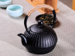 Japanse gietijzeren theepot Tetsubin met theezeef — Verticale groeven
