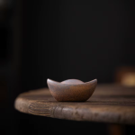 Keramieken tea pet voor de theetafel — Chinese yuanbao