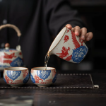 Keramische gaiwan met rode draak