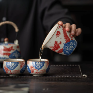 Keramische gaiwan met rode draak
