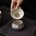 Keramische gaiwan met rode draak
