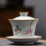 Keramische gaiwan met vier bloem en fruitmotieven — Vogel en roze bloem