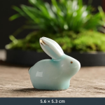 Keramische tea pet met konijn in twee houdingen