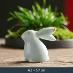 Keramische tea pet met konijn in twee houdingen — Zittend