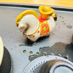 Kleurveranderende tea pet in de vorm van een paard