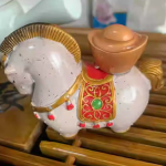 Kleurveranderende tea pet in de vorm van een paard
