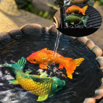 Koi-theefiguur van hars met kleurverandering — Duo oranje-rood en turquoisegroen