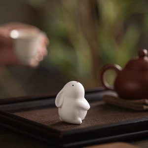 Konijn tea pet van keramiek voor de theetafel
