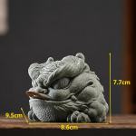 Pad als feng shui tea pet met drakenkop — Reliëf op de kop