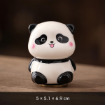 Pandabeer tea pet van keramiek — Zittend, tong uitgestoken