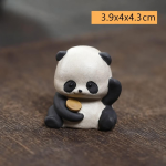 Pandabeer tea pet van Yixing-klei — Zittend, opgeheven poot en okerkleurig accessoire