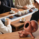 Pipi Boy tea pet van paarse klei