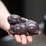 Pixiu tea pet met reliëfkrullen