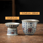 Porseleinen gaiwan theeset met schenkkan — Kopje op voet en schenkkan, karakters en rode zegels