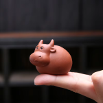 Porseleinen tea pet met koe voor theeblad — Terracotta