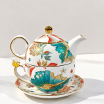 Porseleinen theepot met kopje en bloemendecor