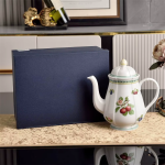 Porseleinen theeservies met fruit en bladmotief — Theepot