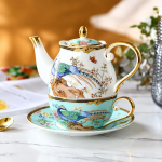 Porseleinen theeservies met pauwen en bloemen — Theepot, kop en schotel in licht turquoise