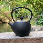 Retro gietijzeren theepot met filter van 300 ml — Effen zwart