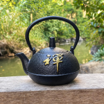 Retro gietijzeren theepot met filter van 300 ml — Goudkleurig teken