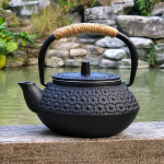 Retro gietijzeren theepot met filter van 300 ml — Grote stippen