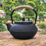 Retro gietijzeren theepot met filter van 300 ml — Kleine regelmatige motieven