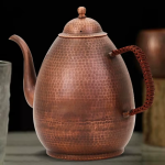Retro koperen theepot met hamerslag