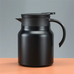 RVS theepot met uitneembaar filter van 1 liter — Zwart