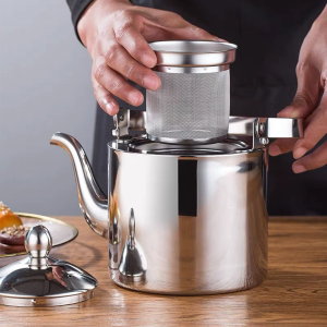 RVS waterketel met theezeef en smalle schenktuit