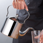 RVS waterketel met theezeef en smalle schenktuit