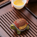 Schildpad tea pet van hars met geluksmotief