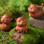 Tea pet kat in vijf houdingen