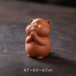 Tea pet kat in vijf houdingen — Rechtop, poten tegen elkaar