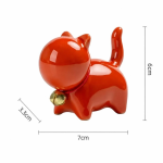 Tea pet kat van keramiek met rode halsband