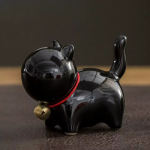 Tea pet kat van keramiek met rode halsband — Zwart