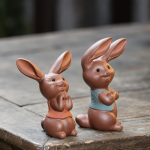 Tea pet konijn met twee houdingen