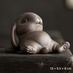 Tea pet konijn van paarse klei — Op de rug